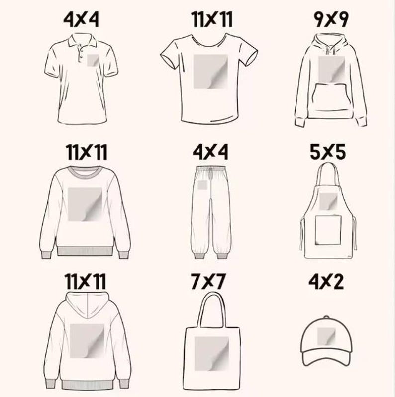 Puede incluir: Un conjunto de nueve prendas de vestir en blanco diferentes, que incluyen una camiseta polo, camisetas, una sudadera, pantalones de ch&aacute;ndal, un delantal, una bolsa de asas y una gorra de b&eacute;isbol. Cada prenda tiene un &aacute;rea cuadrada para la personalizaci&oacute;n, con tama&ntilde;os etiquetados en pulgadas.