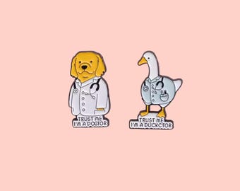 Pin de esmalte "Confía en mí, soy un perro": broche divertido de animal de dibujos animados de veterinario