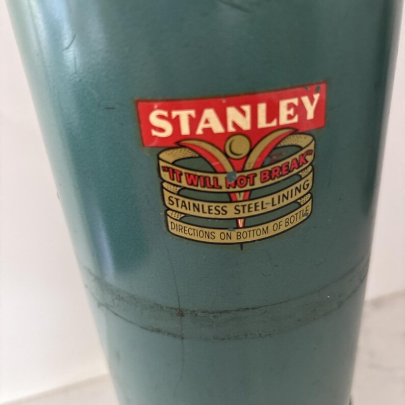 Vintage Stanley Super Vac Edelstahl gefüttert Thermoskanne USA N945 rotes Etikett Bild 2