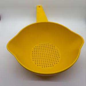 Vintage Tupperware Yellow Colander | 1980s Boho Kitchen Strainer | Sunny Retro Vibes