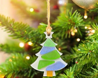 Ozdoba choinkowa ze szkła morskiego: ręcznie robiona dekoracja świąteczna w stylu nadmorskim