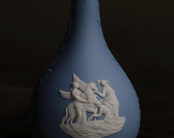 Blå med vita detaljer Wedgwood Jasperware Bud Vase