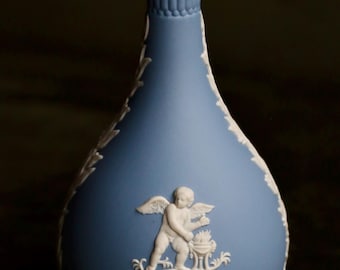 Blå med vita detaljer Wedgwood Jasperware Bud Vase