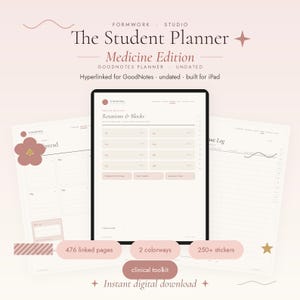 Op de afbeelding: Een digitale tablet toont een pagina getiteld Rotations & Blocks uit The Student Planner Medicine Edition. De interface heeft een lichtbeige achtergrond met zachtroze accenten, waaronder een bloempictogram, 476 gelinkte pagina's, 2 kleurenschema's, 250+ stickers en een klinische toolkit. De tekst bevat GoodNotes planner, undated en built for iPad.