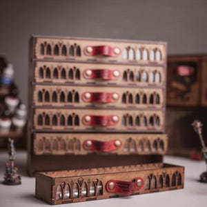 Commode en MDF style sombre. Organiseur de bureau multifonctionnel pour ranger accessoires de bureau, jeux de société, figurines et matériel d'atelier.