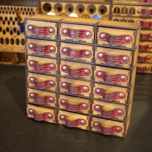 Warhammer grimdark-stijl MDF-lade. Multifunctionele, stapelbare bureau-organizer voor kleine onderdelen, werkplaatsspullen, miniaturen, bordspellen en sieraden.