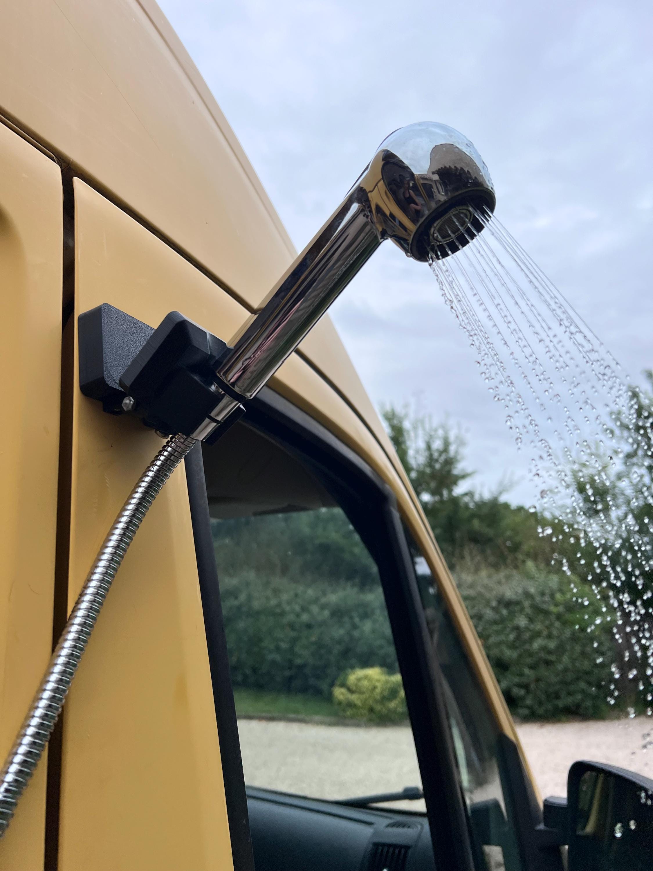 Support Aimanté Pour Pommeau De Douche REICH - Fixation Réglable, Résistant à La Chaleur Et Aux UV