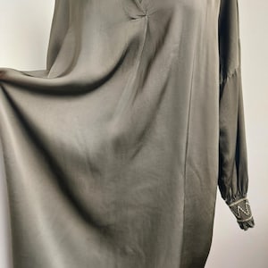 Vintage italiensk olivgrön tunikaklänning, broderade manschetter (S-M-L)
