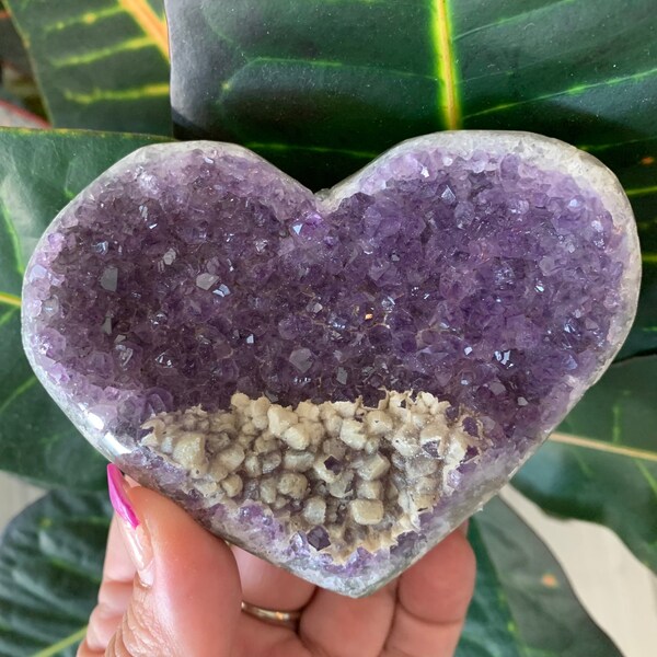 Amethyst heart / purple amethyst heart with secondary growth