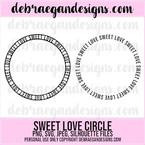 Puede incluir: Dos círculos negros y blancos con el texto "SWEET LOVE" repetido alrededor de la circunferencia. El texto está en negrita, fuente sin serif. Los círculos están sobre un fondo rosa con el texto "debraegandesigns.com" repetido varias veces. Debajo de los círculos está el texto "SWEET LOVE CIRCLE" en negrita, fuente sin serif. Debajo de eso está el texto "PNG, SVG, JPEG, SILHOUETTE FILES" en negrita, fuente sin serif. Debajo de eso está el texto "PERSONAL USE ONLY COPYRIGHT DEBRAEGANDESIGNS.COM" en negrita, fuente sin serif.