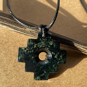 Collier Chakana péruvien Bijoux Inca Faits À La Main Machu Picchu Pendentif Pierre Serpentine Talisman Croix Andine Symbole Ancien Croix Inca