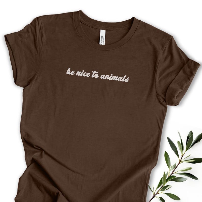 Wees aardig, veganistisch T-shirt met boodschap, dierenrechten T-shirt, vegetarische levensstijl, cadeau, milieuvriendelijke kleding, plantaardig T-shirt, compassieverklaring Heather Brown