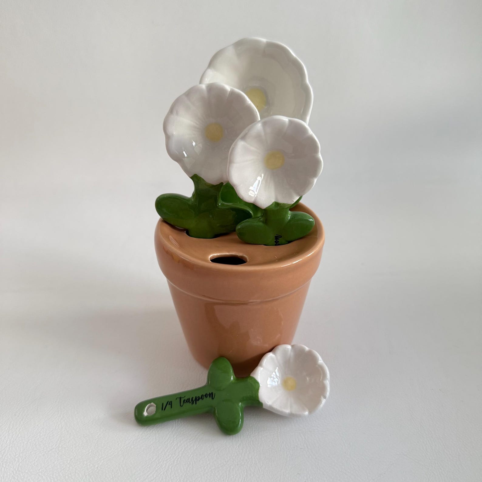 Daisy Flower Measuring Spoons In Planter Ceramic 5 pieces New