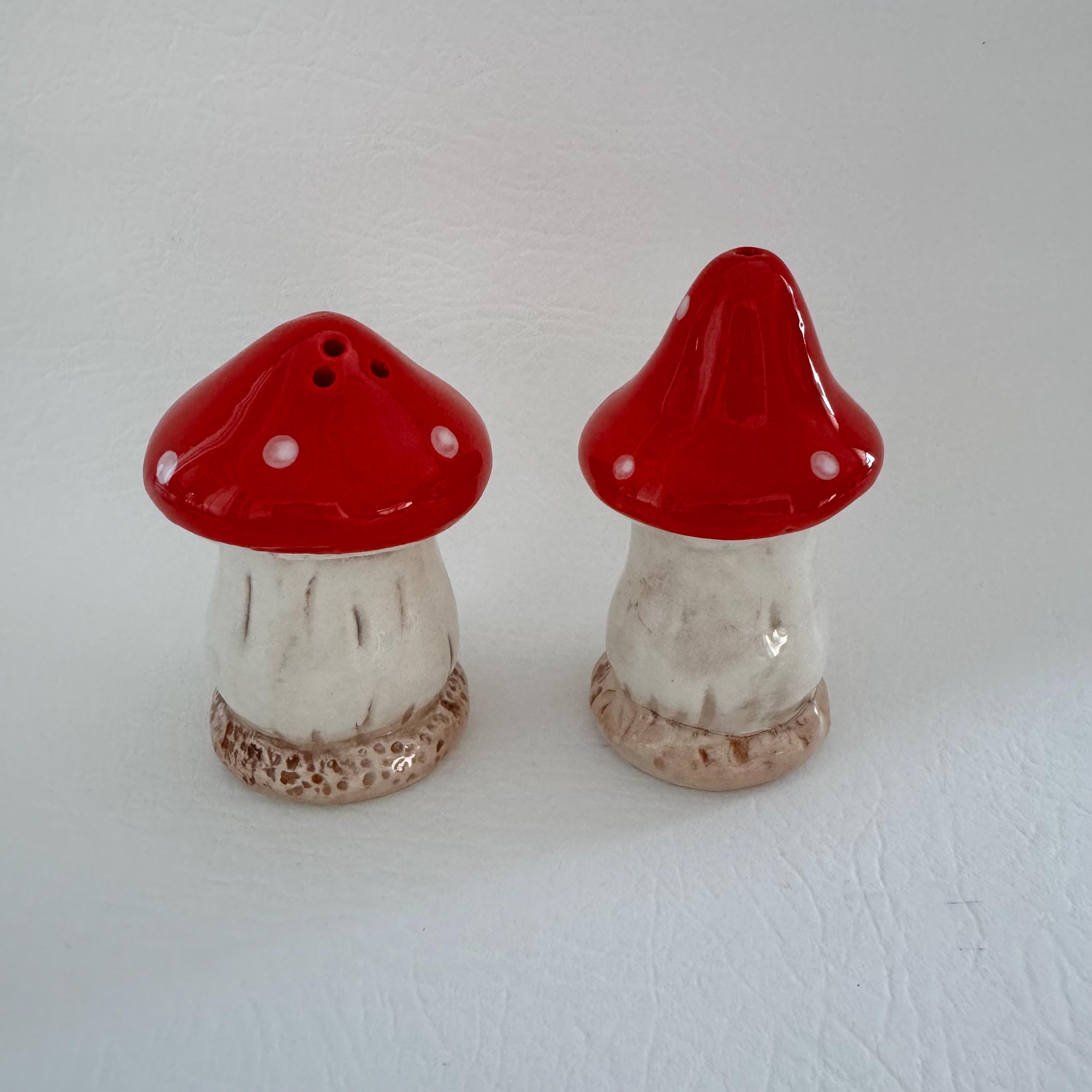 Red Mushroom Salt and Pepper Shaker Set New