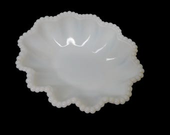 Vintage WESTMORELAND Milk Glass  Scalloped Beaded Rim Oval Bowl.