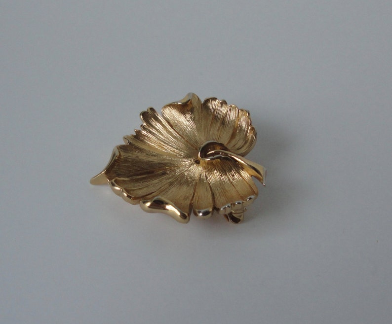 Gold tone MONET Leaf brooch. Leaf Pin. | Etsy