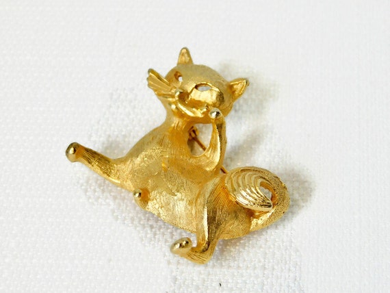 Vintage Textured Gold Plating CAT Brooch/Pin - image 3
