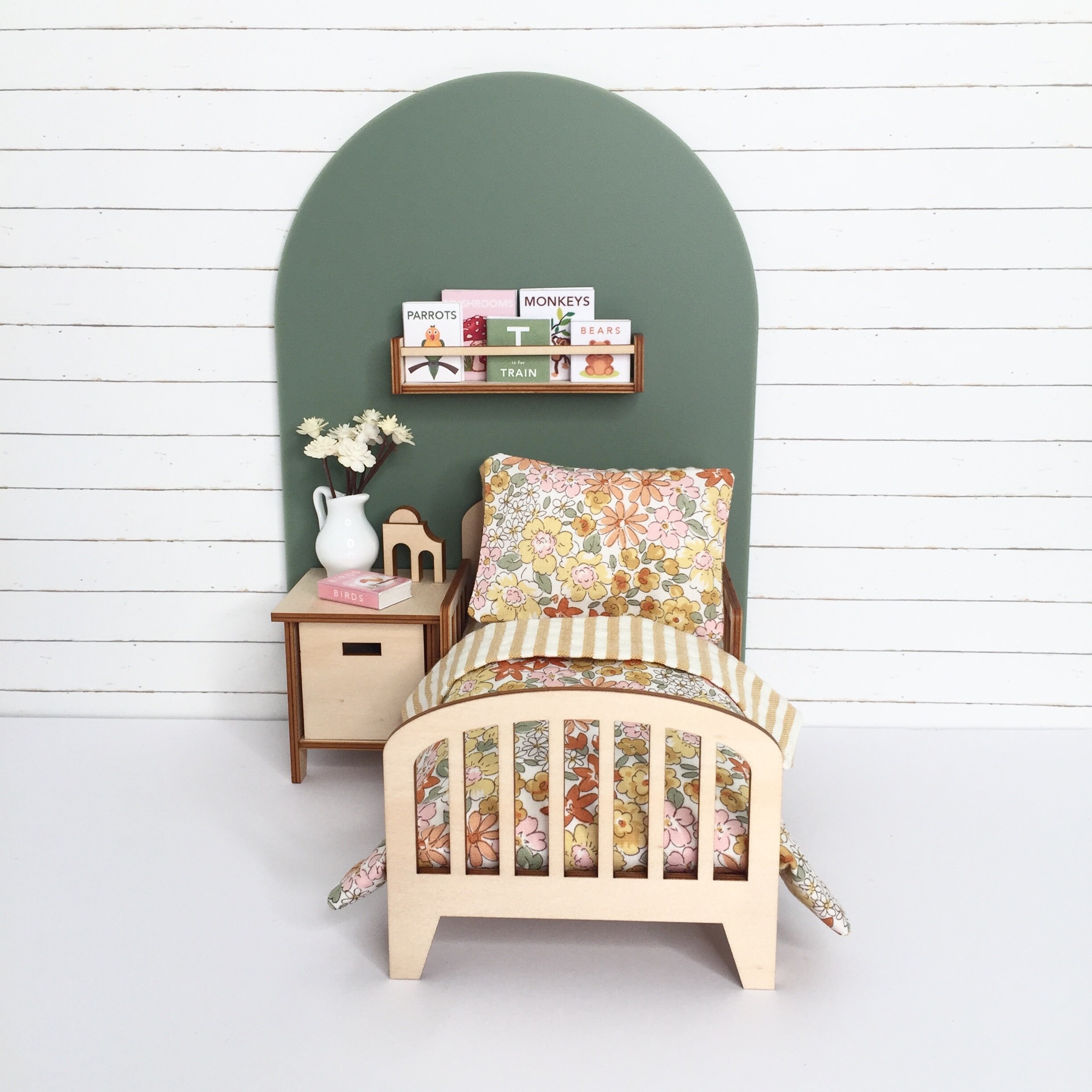 1:6 Scale Dollhouse Miniatures Online Store — Small Scale Interiors