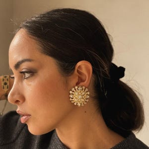 Vintage Christian Dior Signed Gold Tone Pave Crystal Sunburst Cluster Clip-On Earrings | 1970s–80s Runway Couture Statement Jewelry afbeelding 2