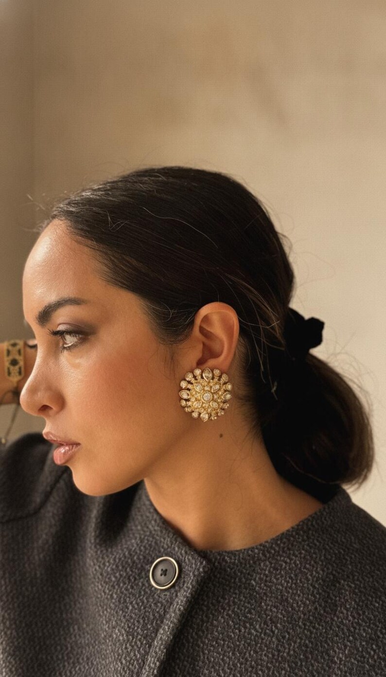 Vintage Christian Dior Signed Gold Tone Pave Crystal Sunburst Cluster Clip-On Earrings | 1970s–80s Runway Couture Statement Jewelry afbeelding 2