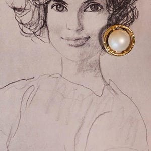 Vintage Les Bernard Signed Faux Pearl Gold-Tone Open Circle Halo Stud Earrings — 1970s–1980s Designer Costume Jewelry image 3