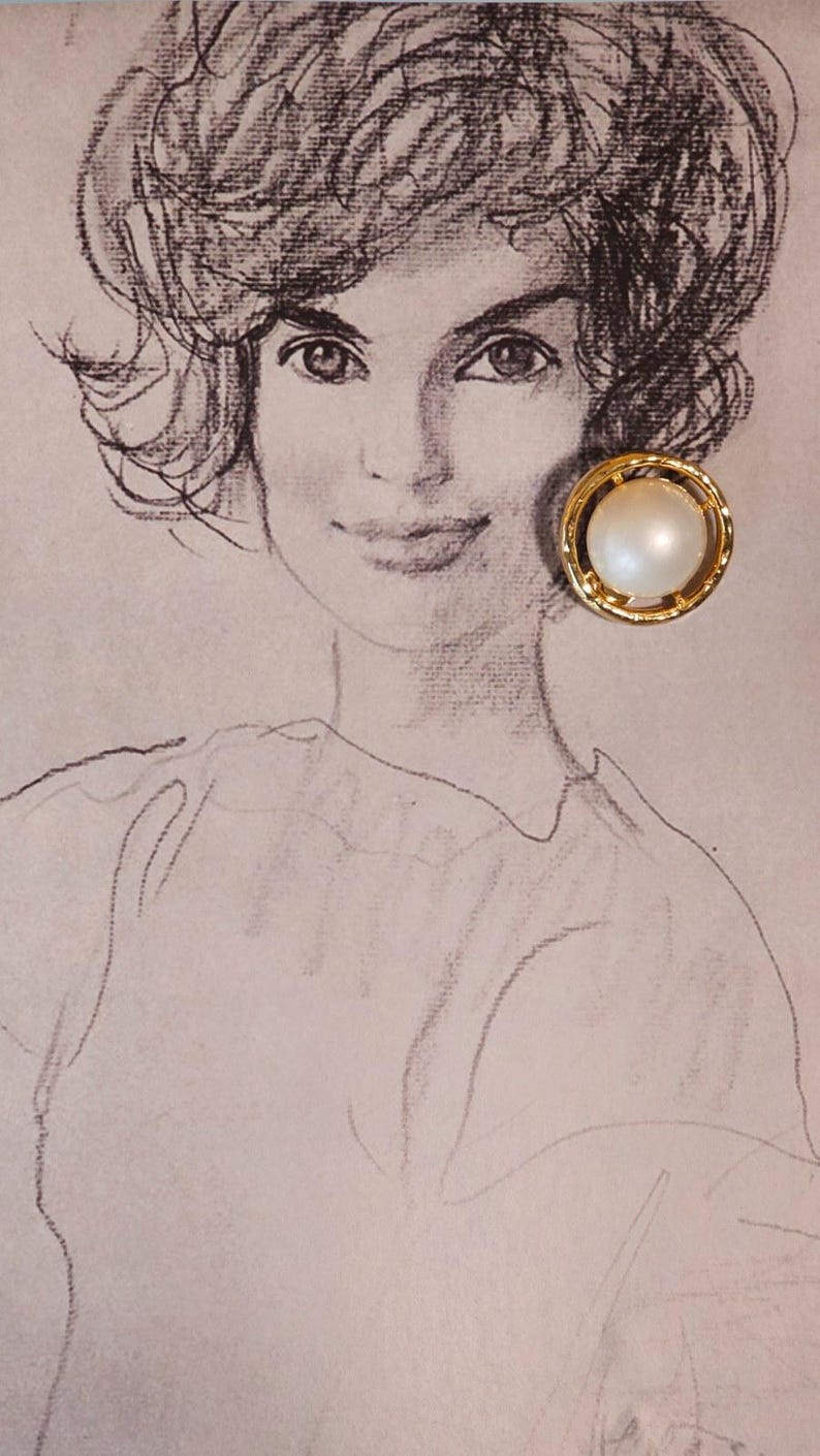 Vintage Les Bernard Signed Faux Pearl Gold-Tone Open Circle Halo Stud Earrings — 1970s–1980s Designer Costume Jewelry image 3