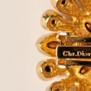 Vintage Christian Dior Signed Gold Tone Pave Crystal Sunburst Cluster Clip-On Earrings | 1970s–80s Runway Couture Statement Jewelry afbeelding 4