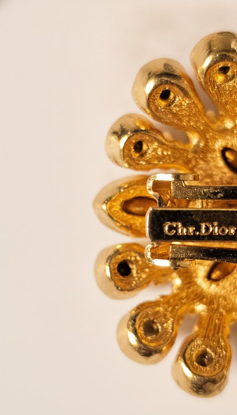 Vintage Christian Dior Signed Gold Tone Pave Crystal Sunburst Cluster Clip-On Earrings | 1970s–80s Runway Couture Statement Jewelry afbeelding 4