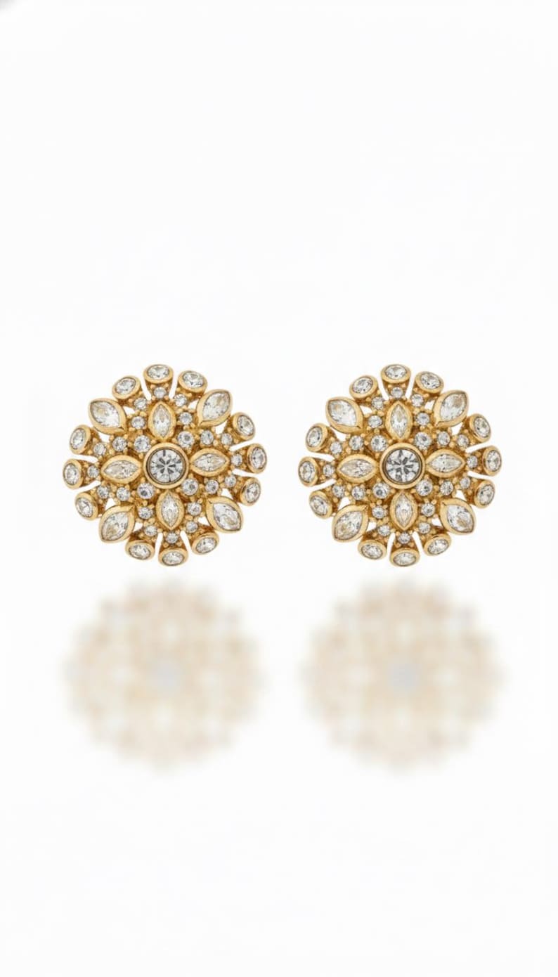 Vintage Christian Dior Signed Gold Tone Pave Crystal Sunburst Cluster Clip-On Earrings | 1970s–80s Runway Couture Statement Jewelry afbeelding 1
