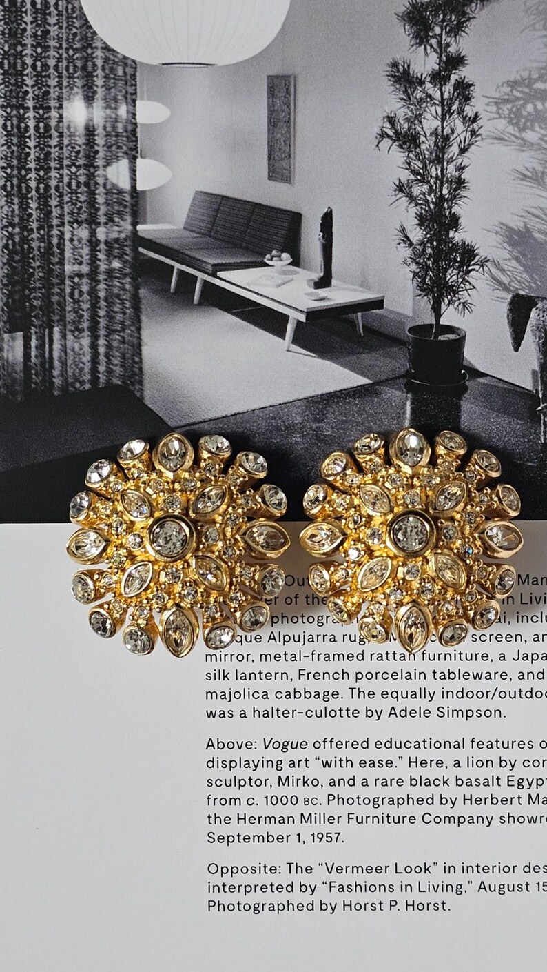 Vintage Christian Dior Signed Gold Tone Pave Crystal Sunburst Cluster Clip-On Earrings | 1970s–80s Runway Couture Statement Jewelry afbeelding 3