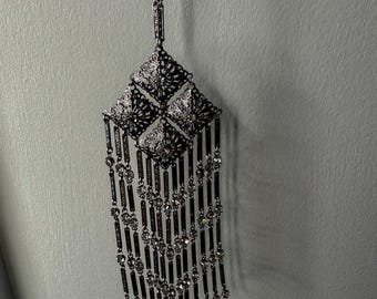 Collar de solapa grande de filigrana calada antigua