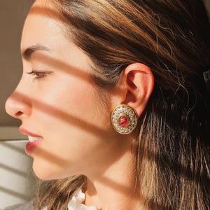 Vintage 1980s Unsigned Gold-Tone Round Clip Earrings | Ruby Red Glass Cabochon & Clear Pavé Rhinestone Halo | Glamour Button Clips image 3