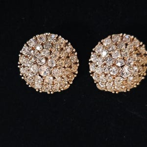 Signed CINER Vintage Gold-Tone Crystal Pavé Dome Clip-On Earrings — 1960s Glamour, All-Over Rhinestone Bombe Style image 3