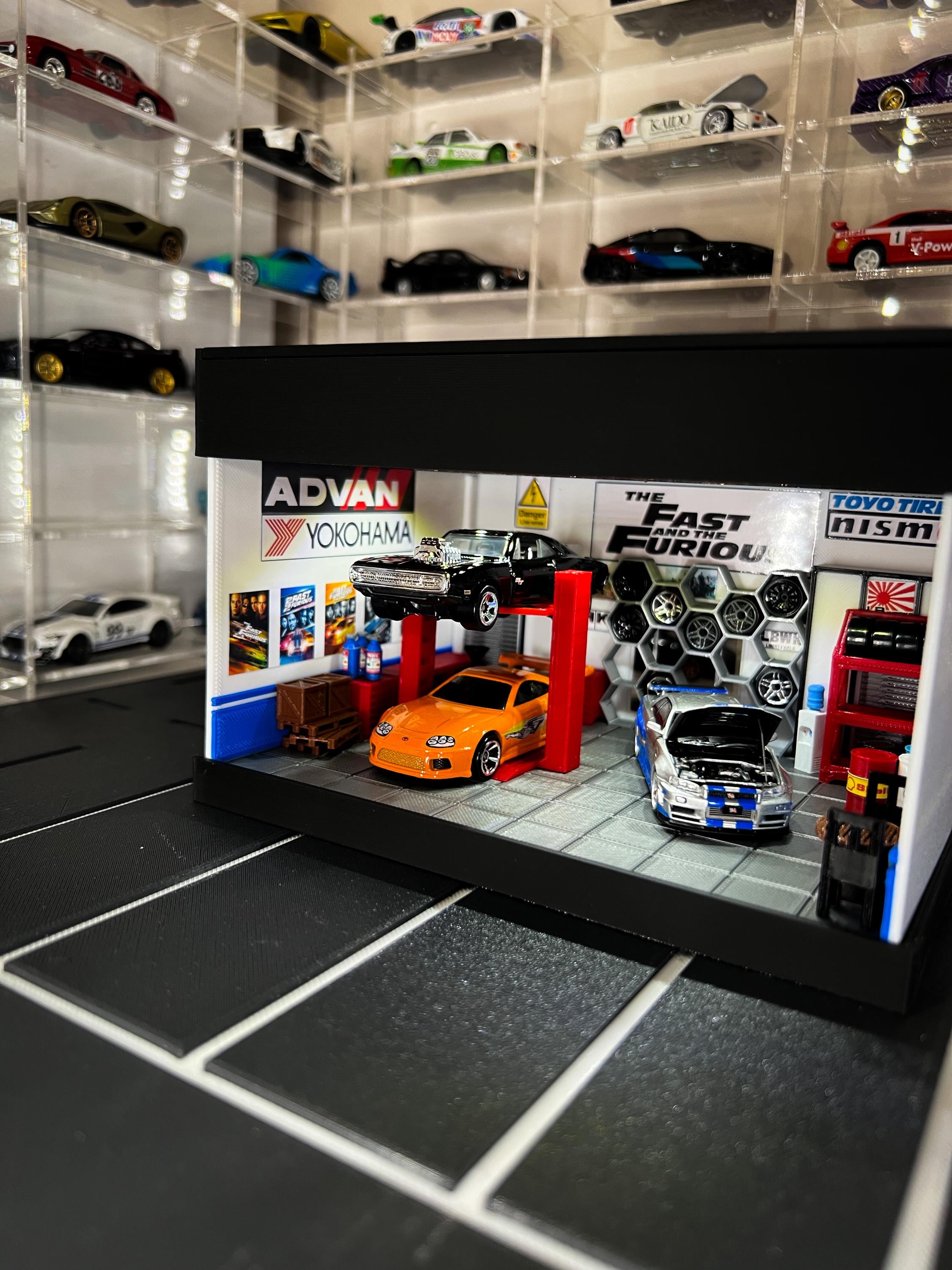 ☆ 1/64 Garage Item A 1/64 Scale Lighted Fast & Furious Themed Garage Diorama