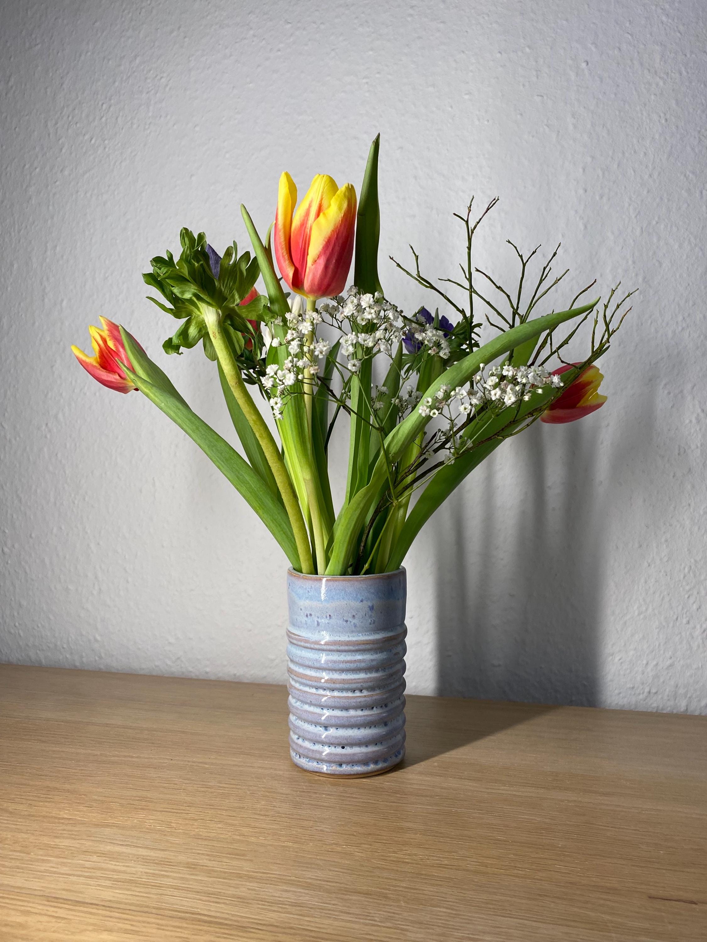 Schmale hohe vase