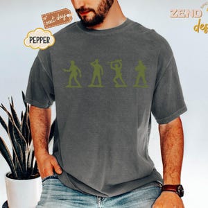 Camiseta Comfort Colors® de Toy Story del Ejército, Camisetas de Toy Story, Camiseta de Soldados del Ejército de Juguete, Camiseta Divertida de Toy Story, Camiseta de Hollywood Studios imagen 3