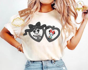 Camiseta de Halloween de Disney para parejas con lazo y coquetería de Comfort Colors®, fiesta de Halloween de Disney, viaje de pareja con Jack Skellington y Sally