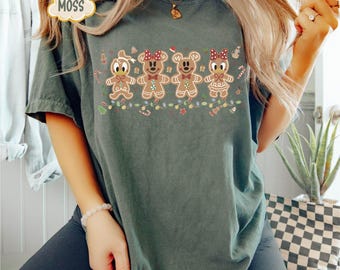Camiseta navideña de Mickey con estampado de galleta de jengibre de Comfort Colors, Camiseta de Mickey con estampado de galleta de jengibre, Camiseta navideña de Mickey con estampado de galleta de jengibre y sus amigos.