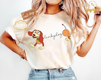 Camiseta para perro Slinky de Disney Comfort Colors®, camiseta para perro Slinky de Toy Story, camiseta de Magic Kingdom, camiseta de vacaciones familiares en Disneyland, camiseta de viaje a Disney 2025