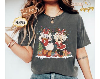 Camiseta navideña de Minnie y Daisy de Comfort Colors®, camiseta navideña vintage, camiseta navideña retro de Disney, camiseta navideña de Minnie y Daisy, regalo de Navidad