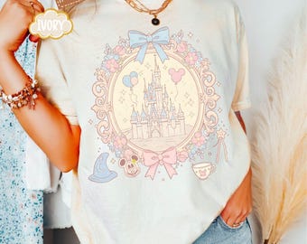 Comfort Colors® Coquette Bow Disney Schloss Shirt, Magic Kingdom Girly, Disney Girl Trip Shirt, WWW Disneyland Geburtstagskind, Fantasia Baby T-Shirt