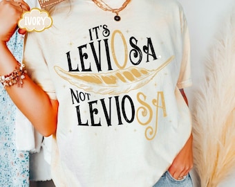 Comfort Colors® Es ist Leviosa, nicht Leviosa Shirt, Zauberstab Shirt, Halloween Geschenk, Magisches Shirt, Hexe Shirt, Geschenk für Sie, Magie Liebhaber T-Shirt
