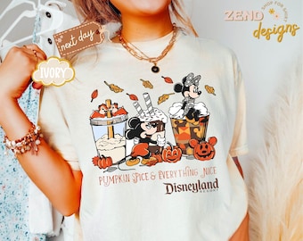 Comfort Colors® Maglietta con Topolino, Minnie, Zucca, Spezie e Tutto Ciò Che Bello Autunnale, Maglietta Atmosfera Autunnale Disneyland, Maglietta Viaggio di Halloween Disney