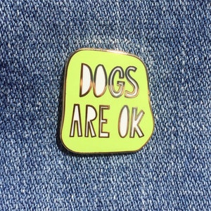 SALE - Dogs are OK - harde geëmailleerde pin 1&quot; - SKU-pin-719