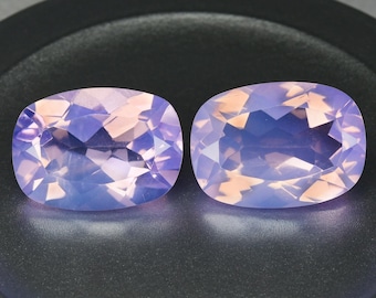 Para kwarców lawendowych o masie 11,51 ct: kamień szlachetny o szlifie poduszkowym (14x10)