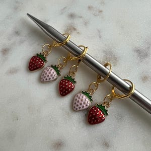 Marqueurs de point de patch fraise pour tricot et crochet | Fixe ou amovible | Lot de 5
