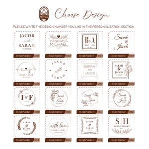 Pu&ograve; includere: Una griglia di sedici distinti loghi nuziali a linee marroni etichettati da D01 a D16. Ogni quadrato presenta nomi, date e motivi floreali o geometrici. Il testo in alto recita Choose Design e PLEASE WRITE THE DESIGN NUMBER.