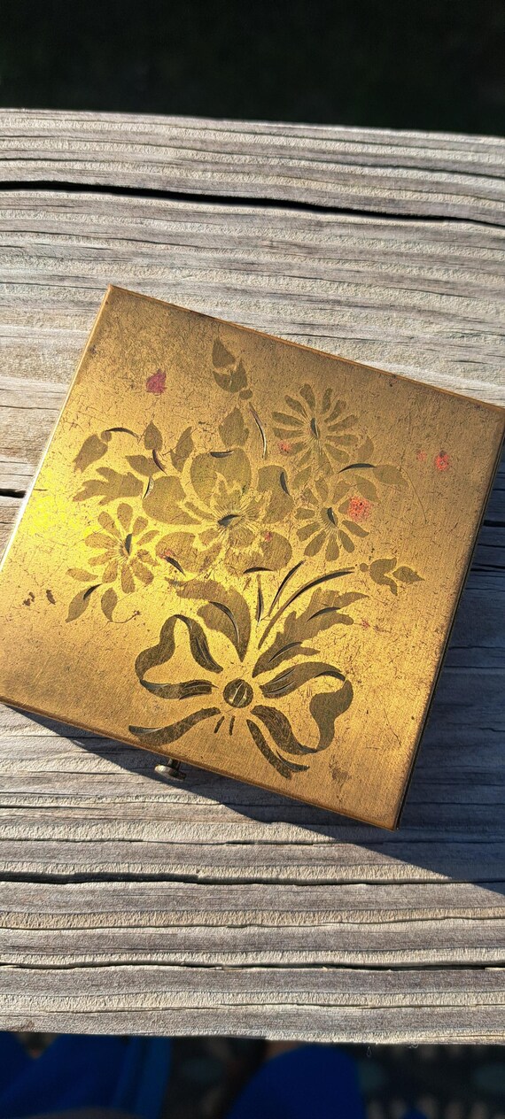 Makeup Compact with mirror - image 2