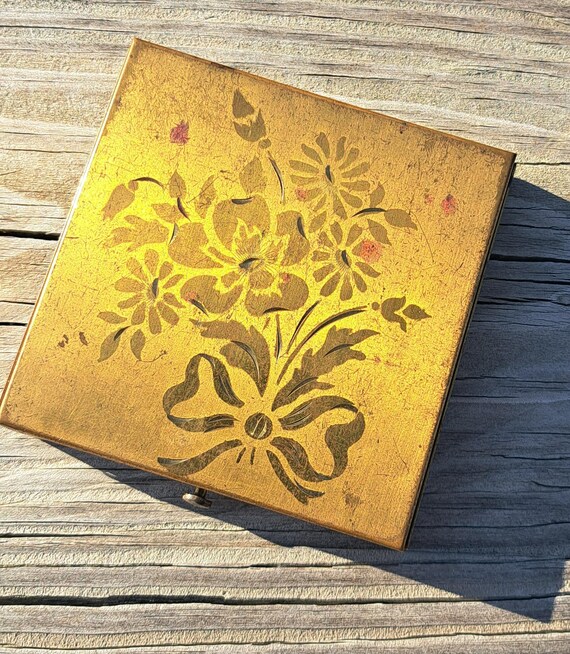 Makeup Compact with mirror - image 3