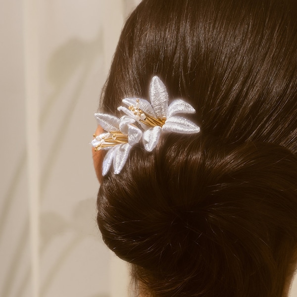 Peigne à cheveux -LILIUM- accessoire à cheveux floral de dentelle bijoux de tête fleur lys barrette lis épingle à chignon mariée marriage
